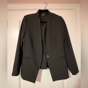 Woman’s Ann Taylor blazer